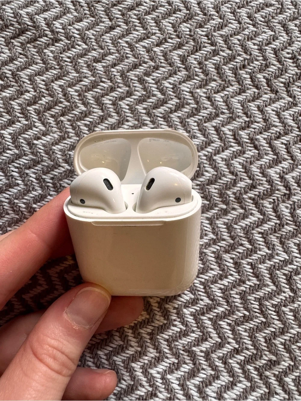 Apple AirPods 1 with Charging Case - White